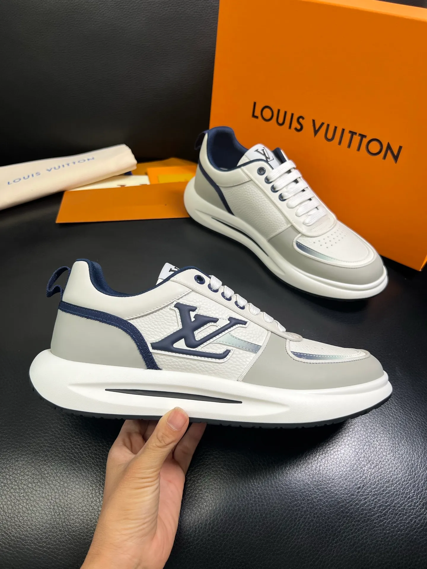Men's shoes💰800 Lv 🔍Top purchasing agent🇮🇹 Louis Vuitton, the sports sneaker counter is synchronized, the uppers are imported from Italy, high-quality splicing colorful and complex crafts, the imported mesh padding is soft and comfortable, soles: original soles specially provided by the original factory, T men's men's shoes 💰U exclusive movable molded soles are super comfortable, original factory and single goods, 🔍🔍high quality, you can enter and exit the counter at will, welcome to compare, code number 38-44 (customized 45) 85871